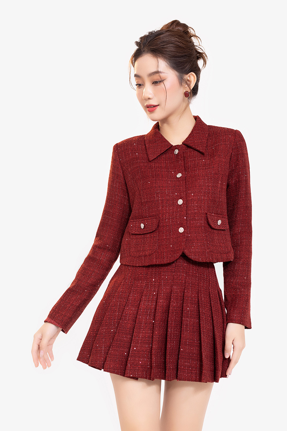 Chân váy ngắn xếp ly màu đỏ