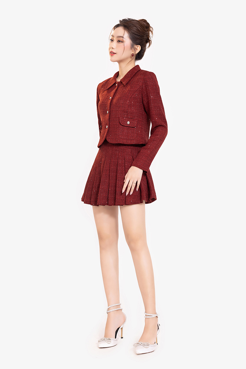 Chân váy ngắn xếp ly màu đỏ