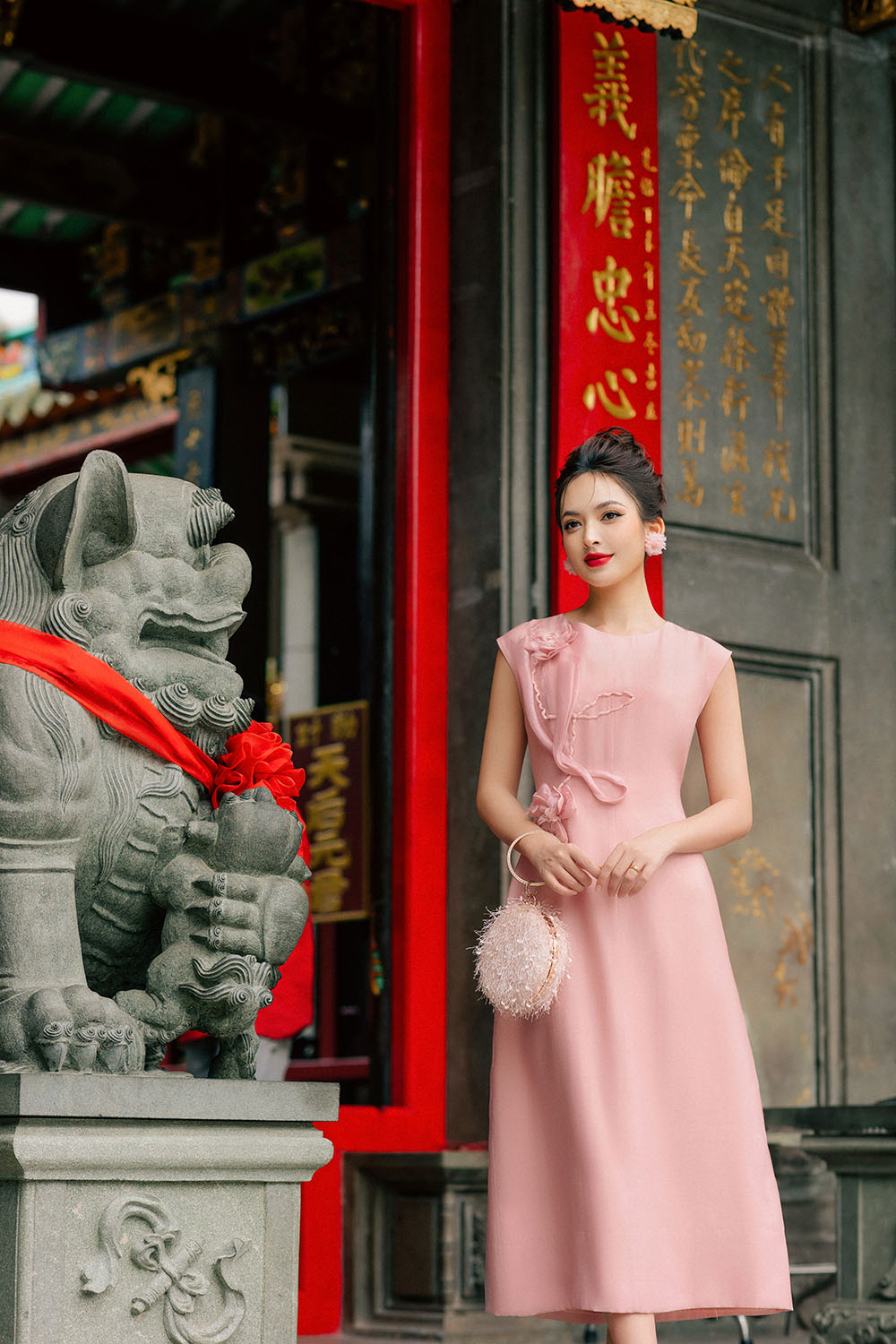 Đầm chữ A màu hồng đính hoa thủ công