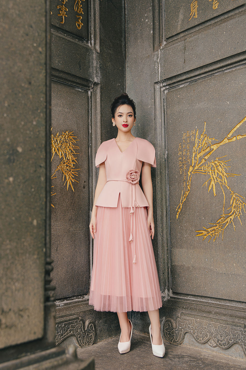 Đầm xòe xếp ly dự tiệc màu hồng eo đính hoa KK174-05