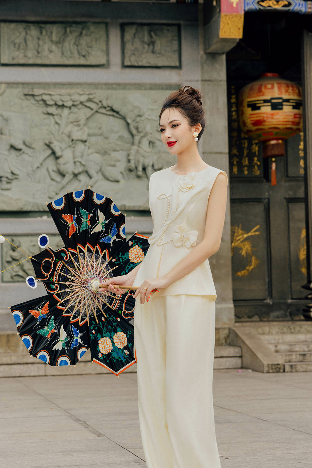 Áo kiểu peplum đính hoa sát nách ASM22-18