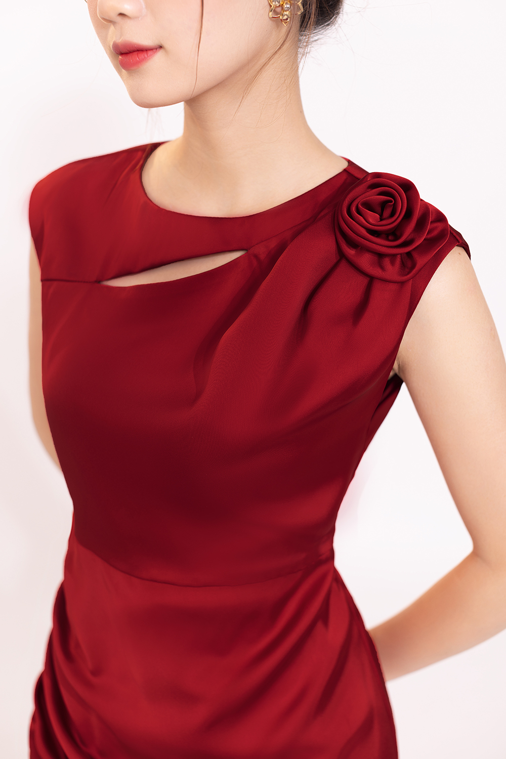 Đầm lụa đỏ dự tiệc dáng ôm body