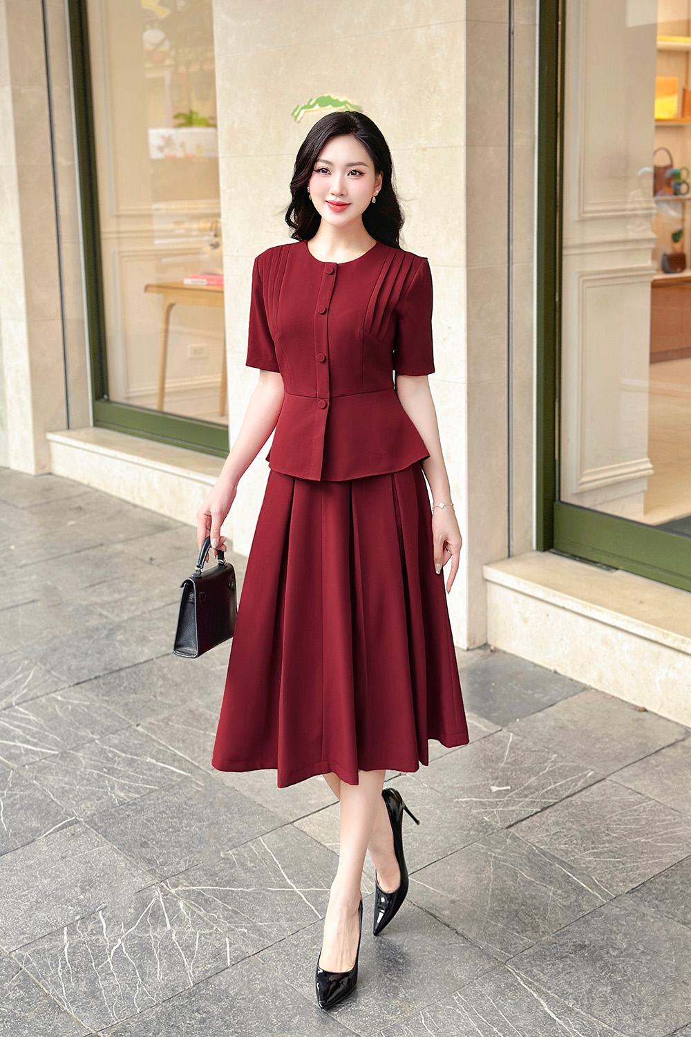 Chân váy xếp ly dáng xòe màu đỏ