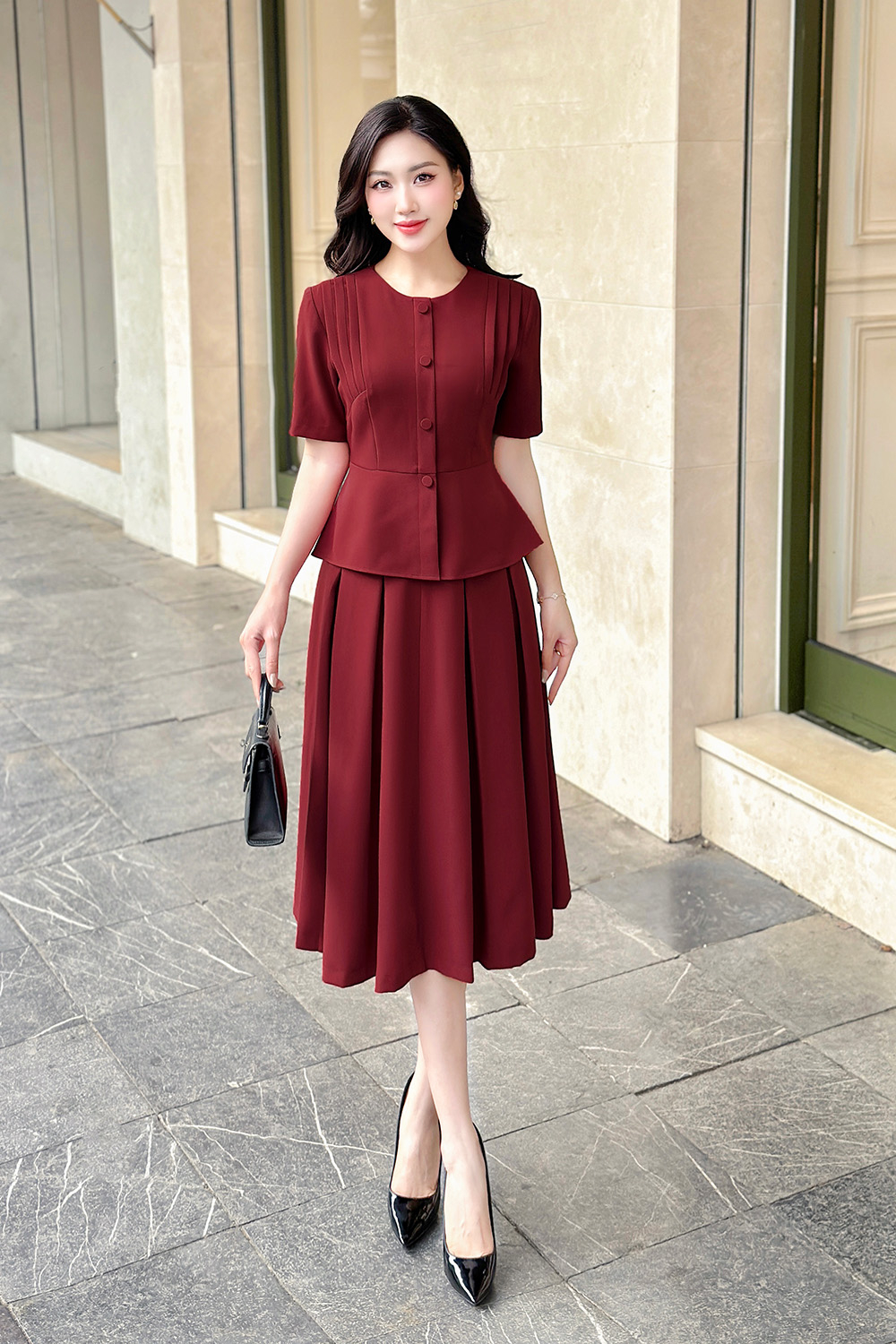 Chân váy xếp ly dáng xòe màu đỏ