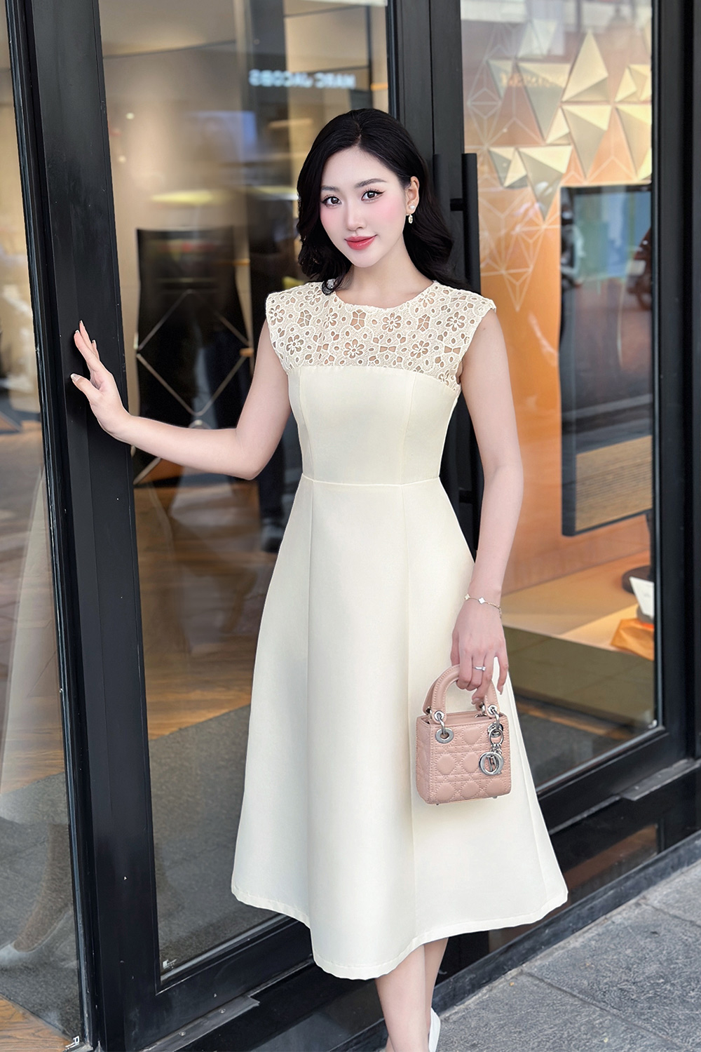 Đầm dự tiệc dáng xòe màu trắng kem phối ren