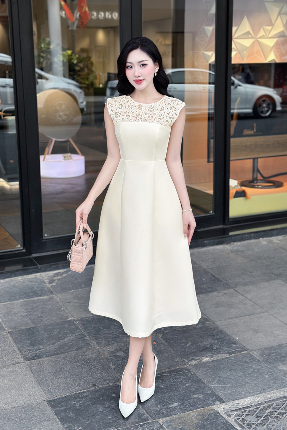 Đầm dự tiệc dáng xòe màu trắng kem phối ren