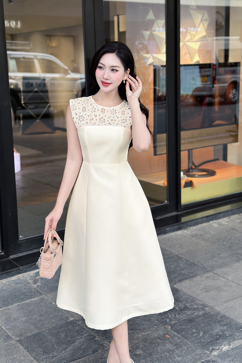 Đầm dự tiệc dáng xòe màu trắng kem phối ren