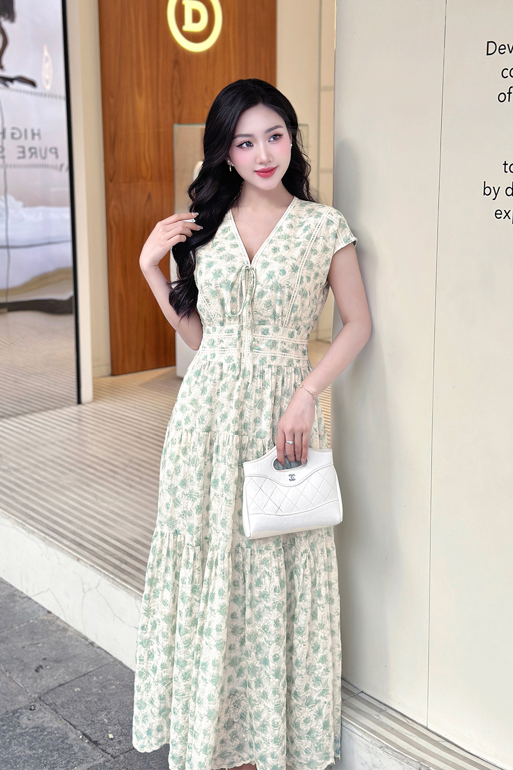 Đầm hoa xòe dáng dài cổ V thắt nơ