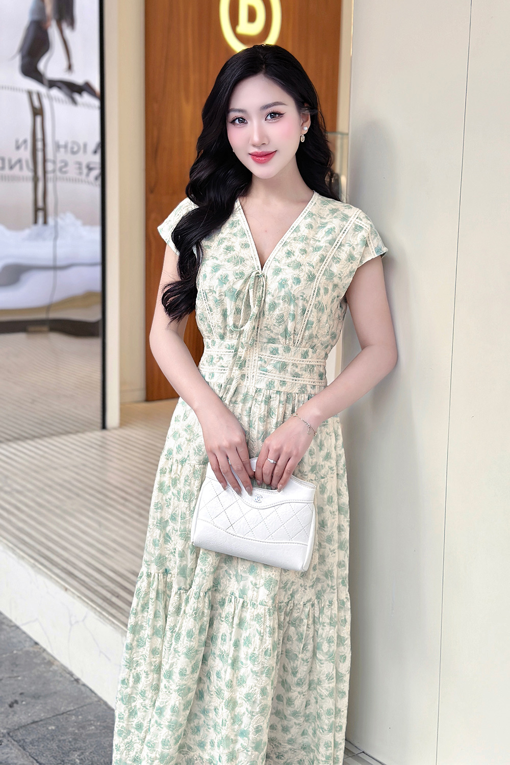 Đầm hoa xòe dáng dài cổ V thắt nơ