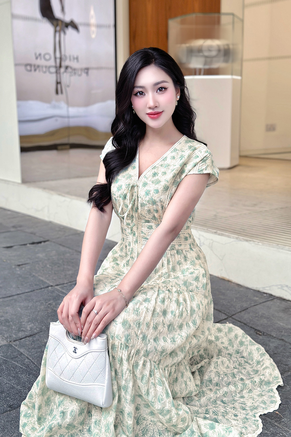 Đầm hoa xòe dáng dài cổ V thắt nơ