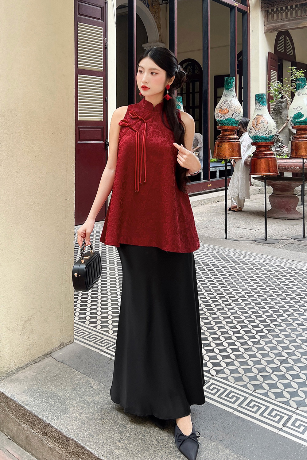 Áo yếm gấm hoa màu đỏ