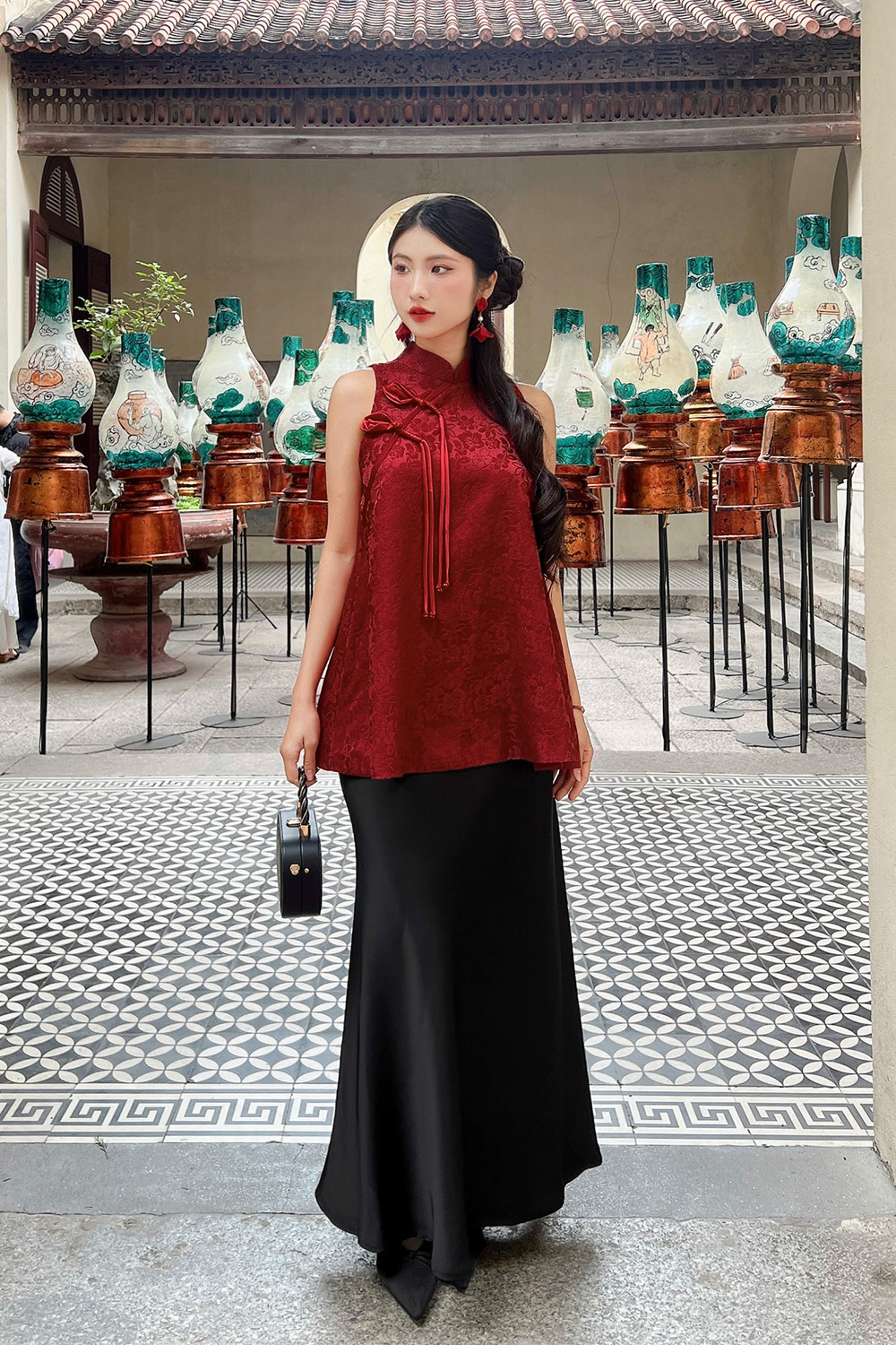 Áo yếm gấm hoa màu đỏ