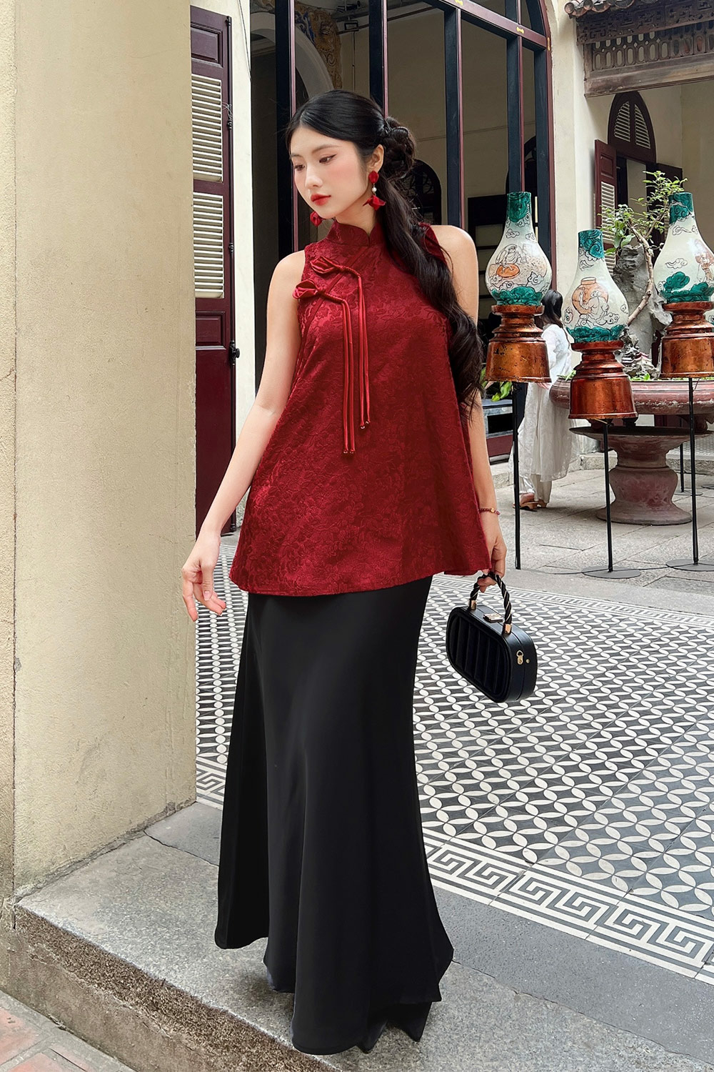 Áo yếm gấm hoa màu đỏ