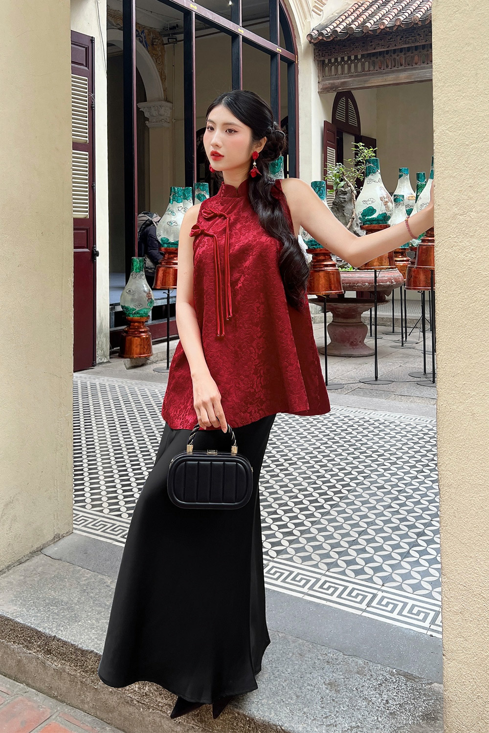 Áo yếm gấm hoa màu đỏ