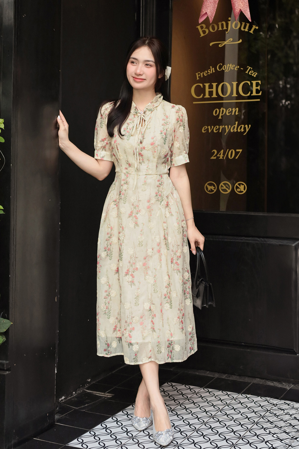 Đầm xòe hoa cổ viền bèo thắt nơ