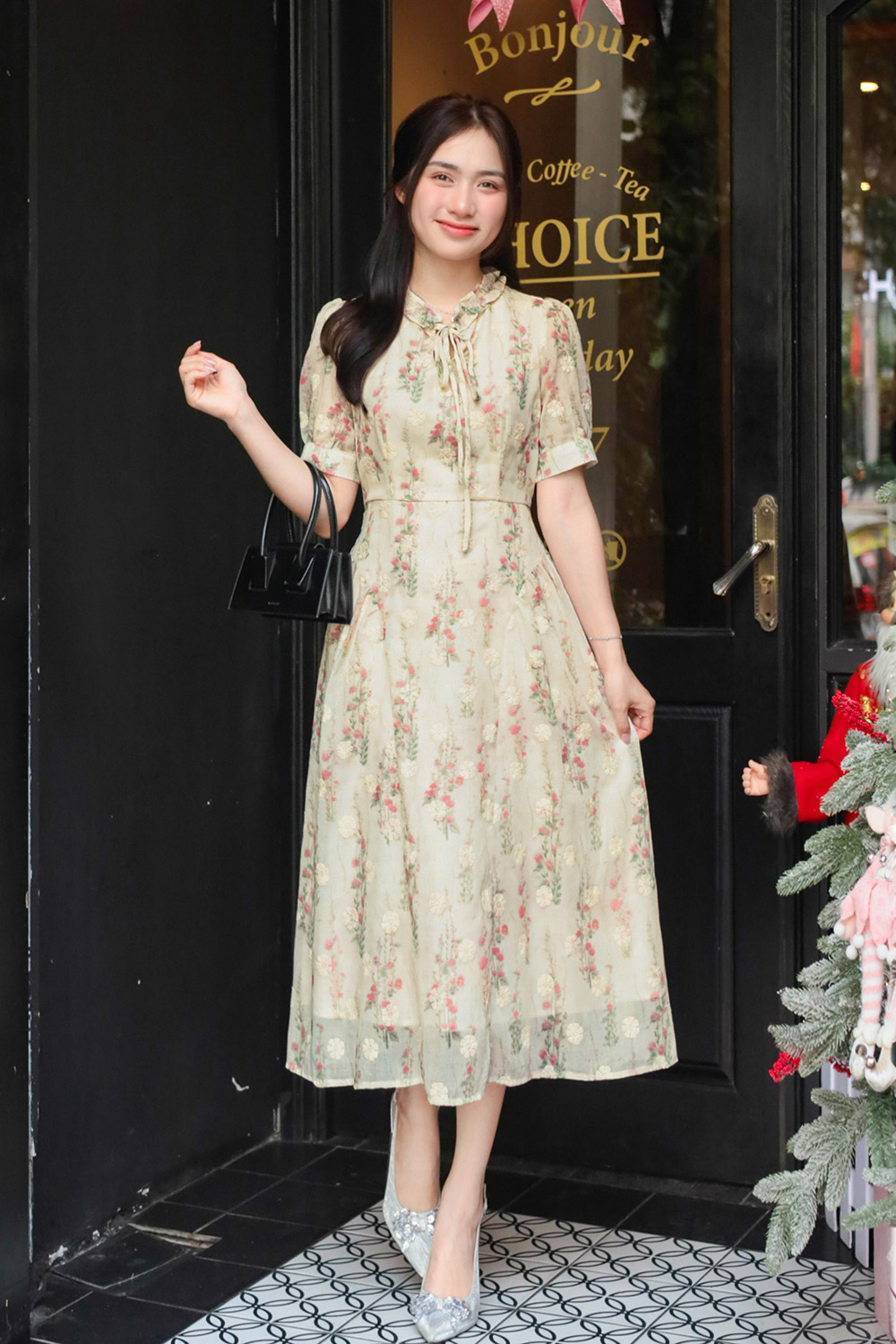 Đầm xòe hoa cổ viền bèo thắt nơ