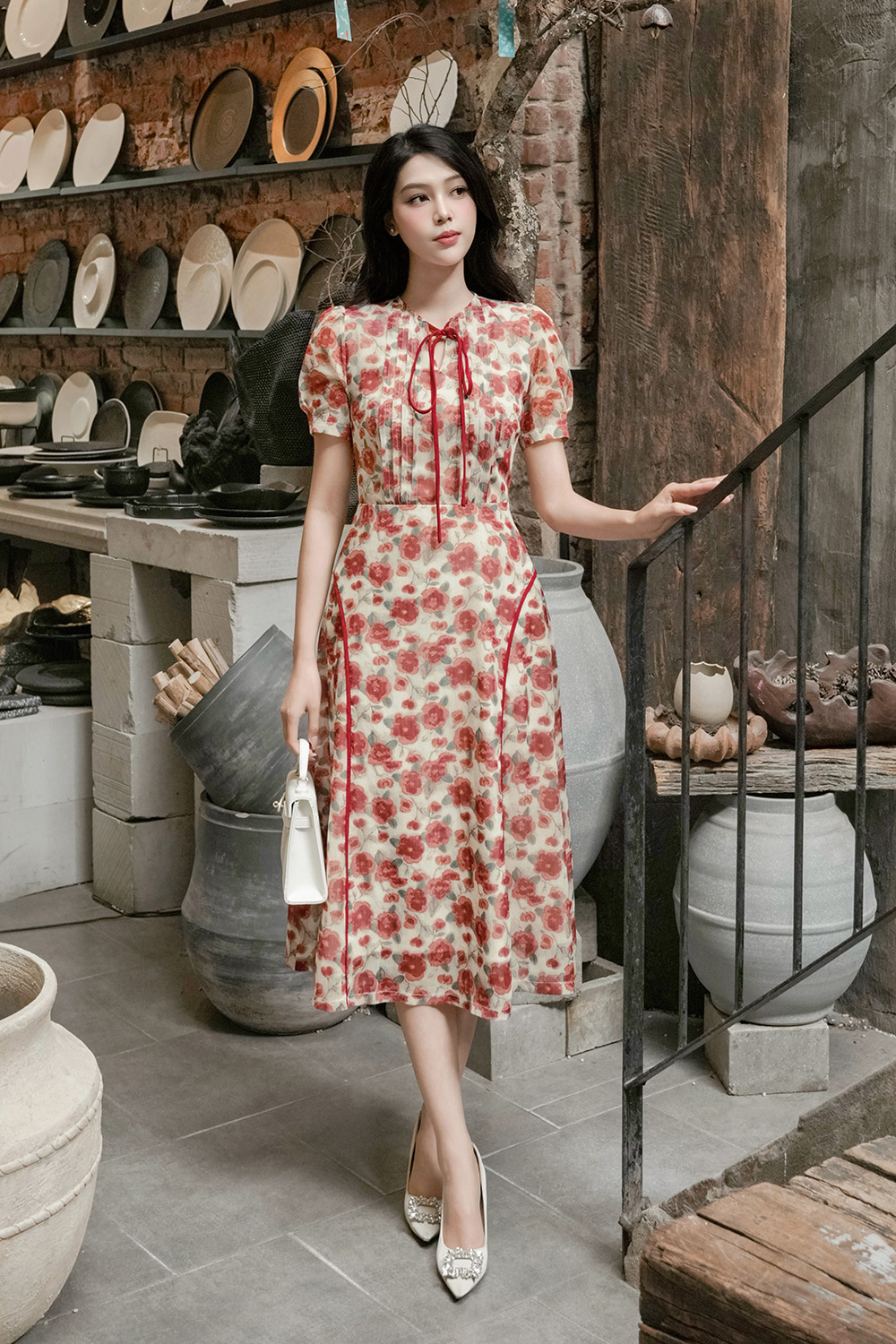 Đầm xòe voan hoa đỏ thắt nơ