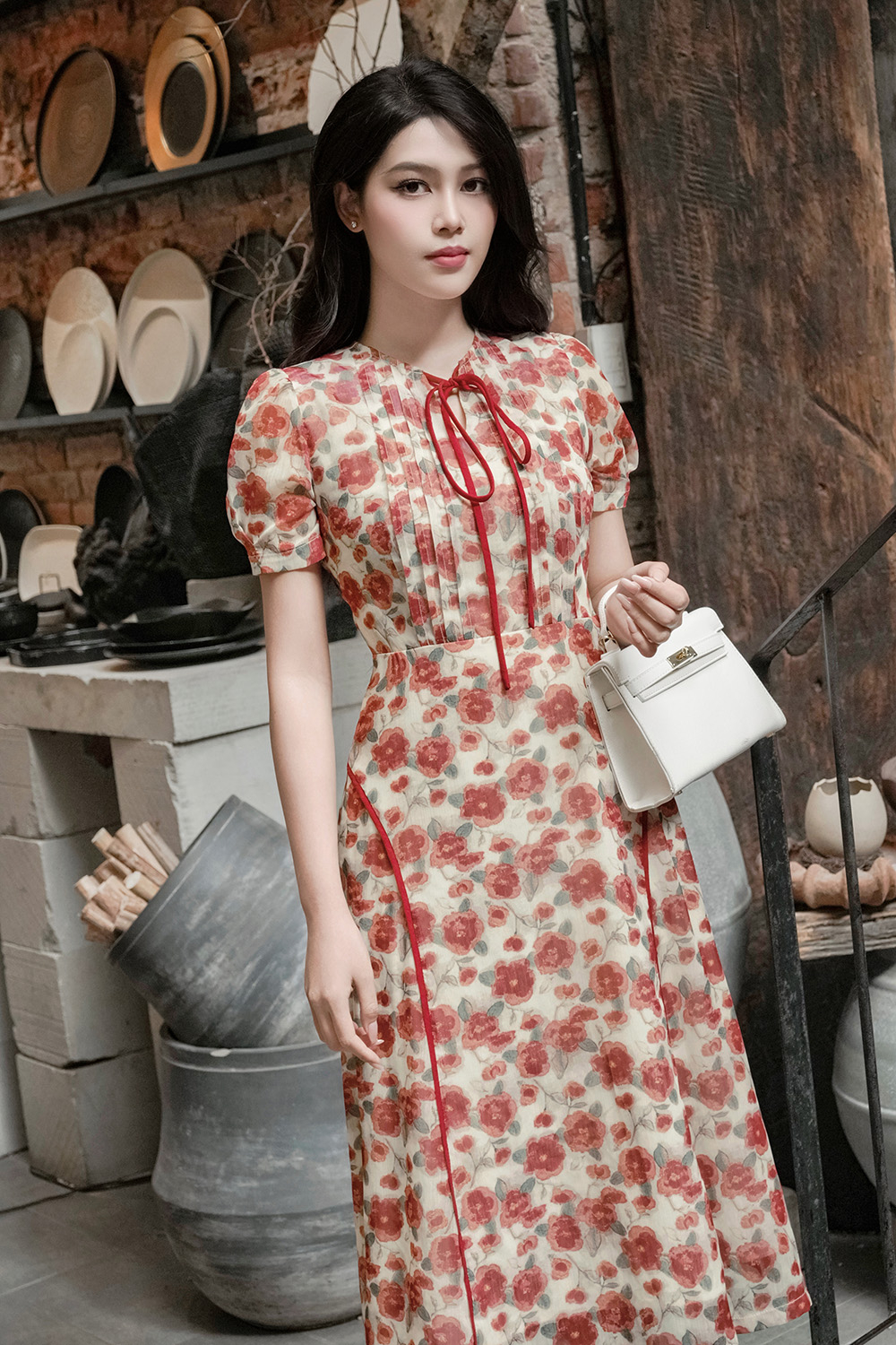 Đầm xòe voan hoa đỏ thắt nơ