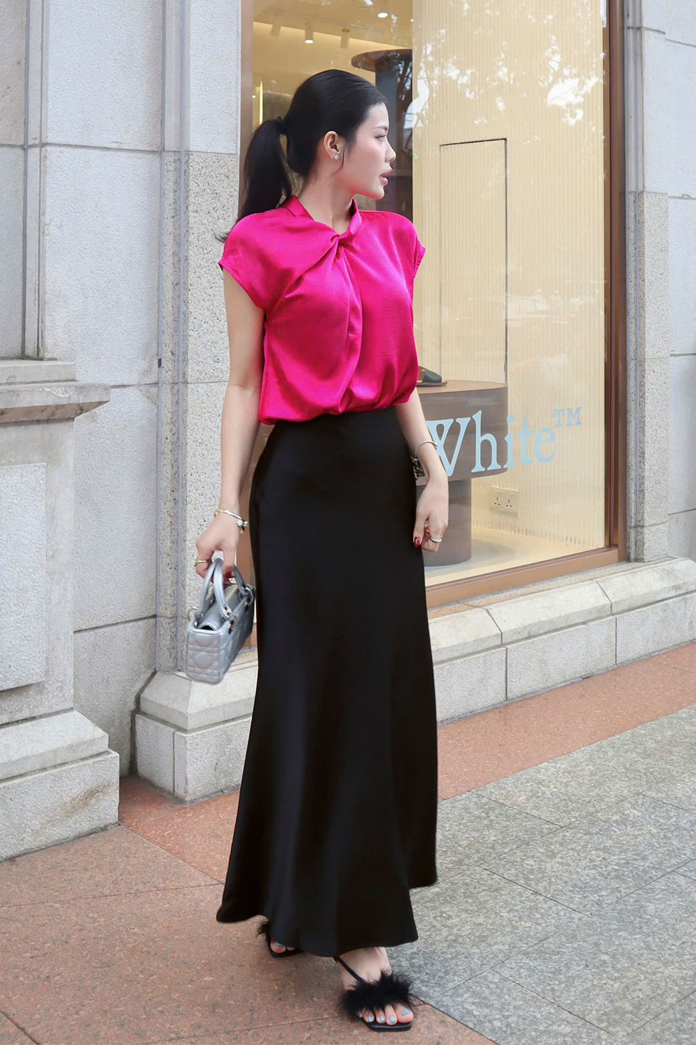 Áo lụa nữ màu hồng cổ xoắn