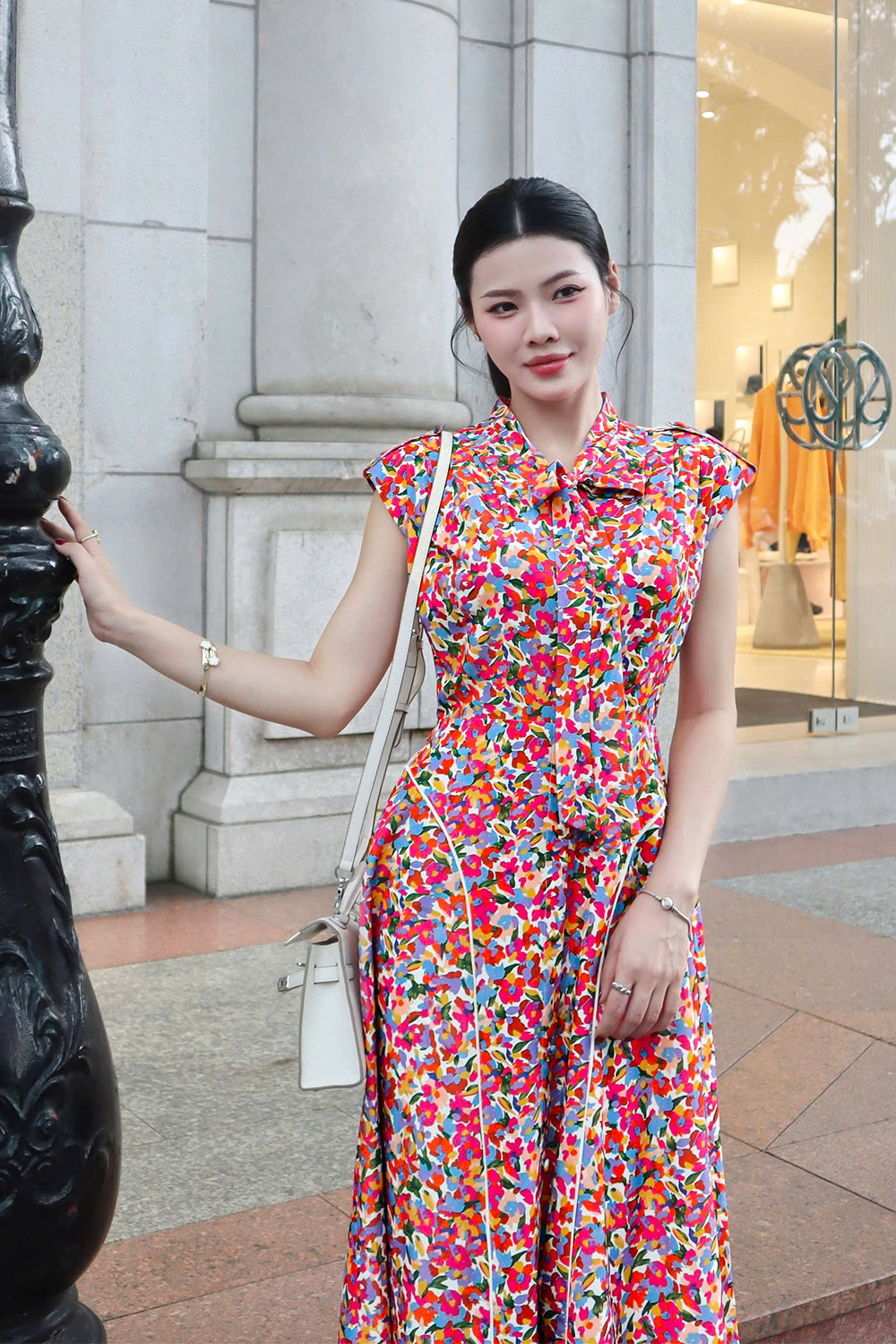 Đầm hoa nhiều màu dáng dài cổ phối nơ