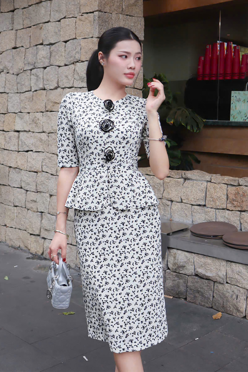 Đầm peplum hoa nhí đính 3 bông hoa