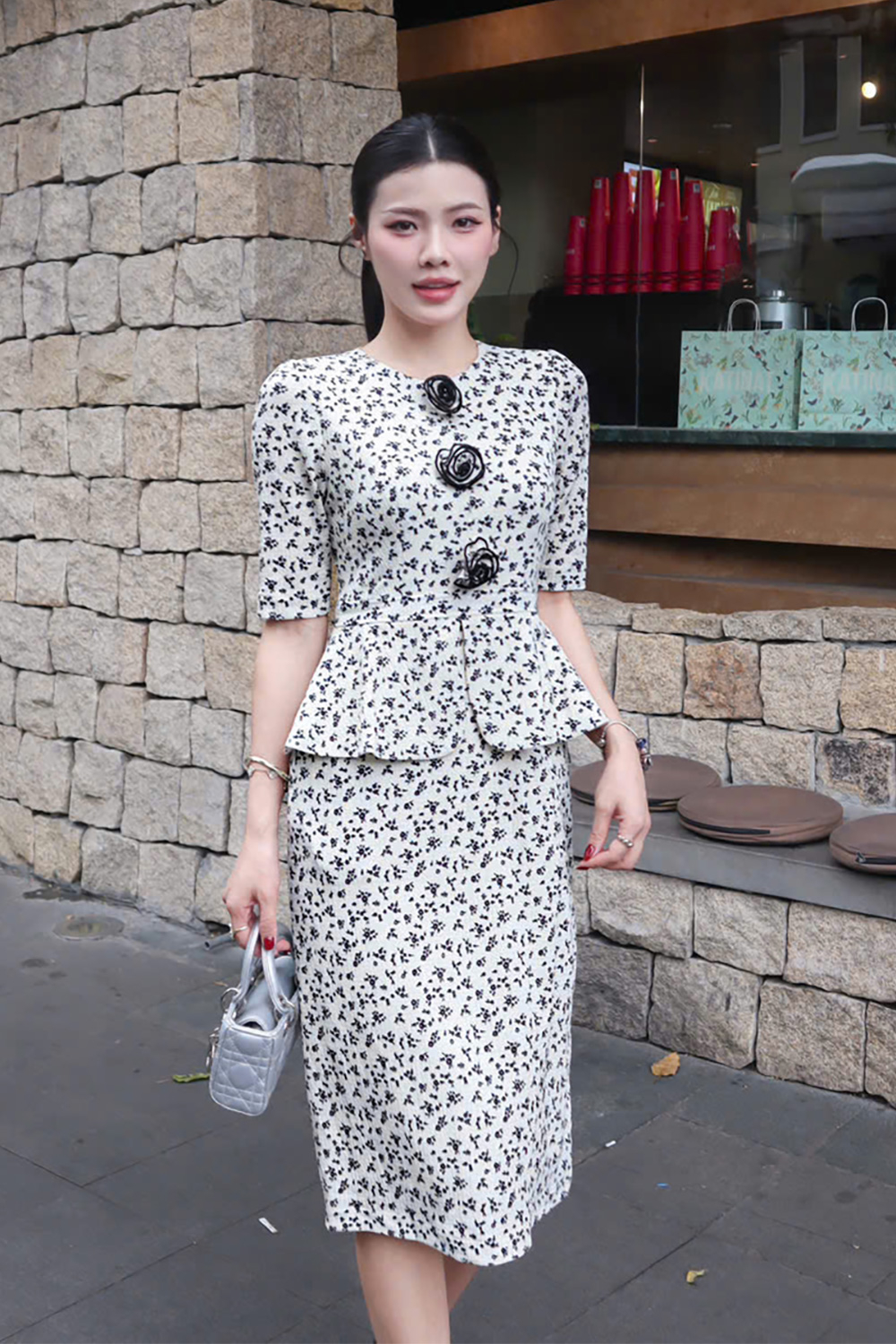 Đầm peplum hoa nhí đính 3 bông hoa