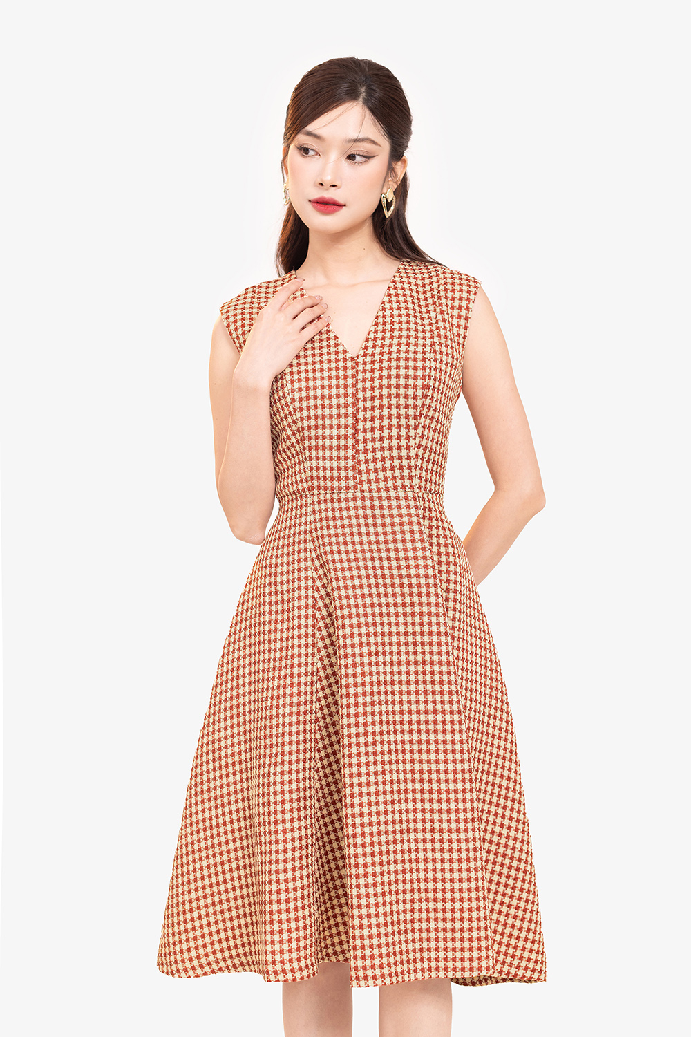 Đầm tweed sát nách dáng xòe cổ V