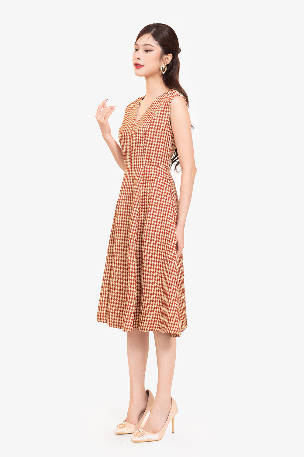 Đầm tweed sát nách dáng xòe cổ V