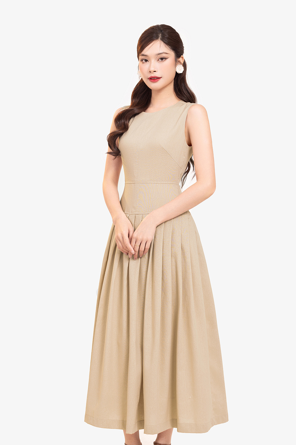 Đầm linen dáng xòe dài xếp ly màu nâu be