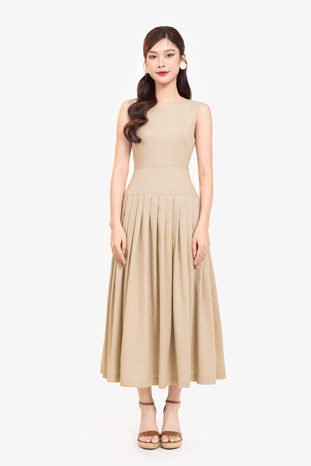 Đầm linen dáng xòe dài xếp ly màu nâu be