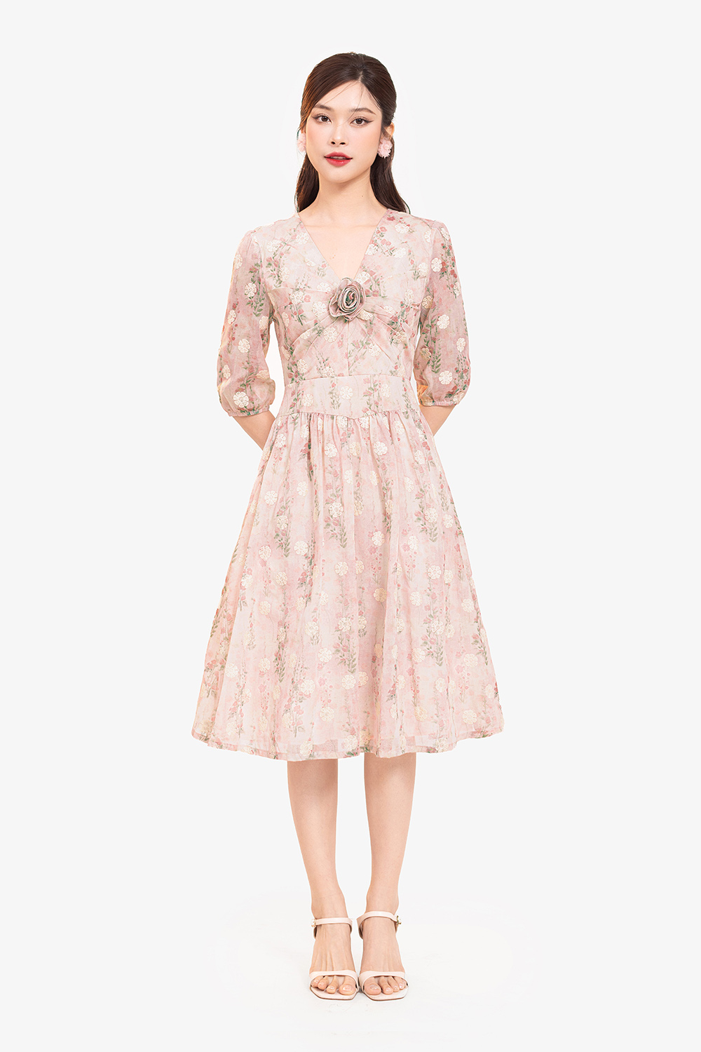 Đầm hoa dáng xòe cổ V đính hoa