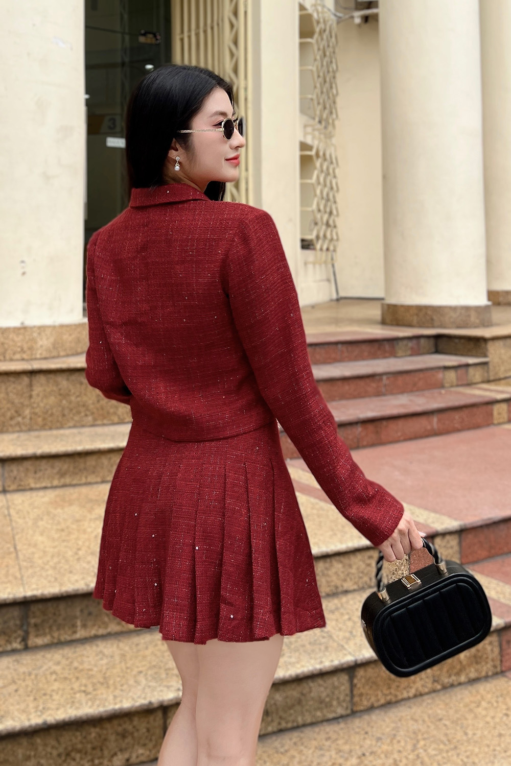 Chân váy ngắn xếp ly màu đỏ