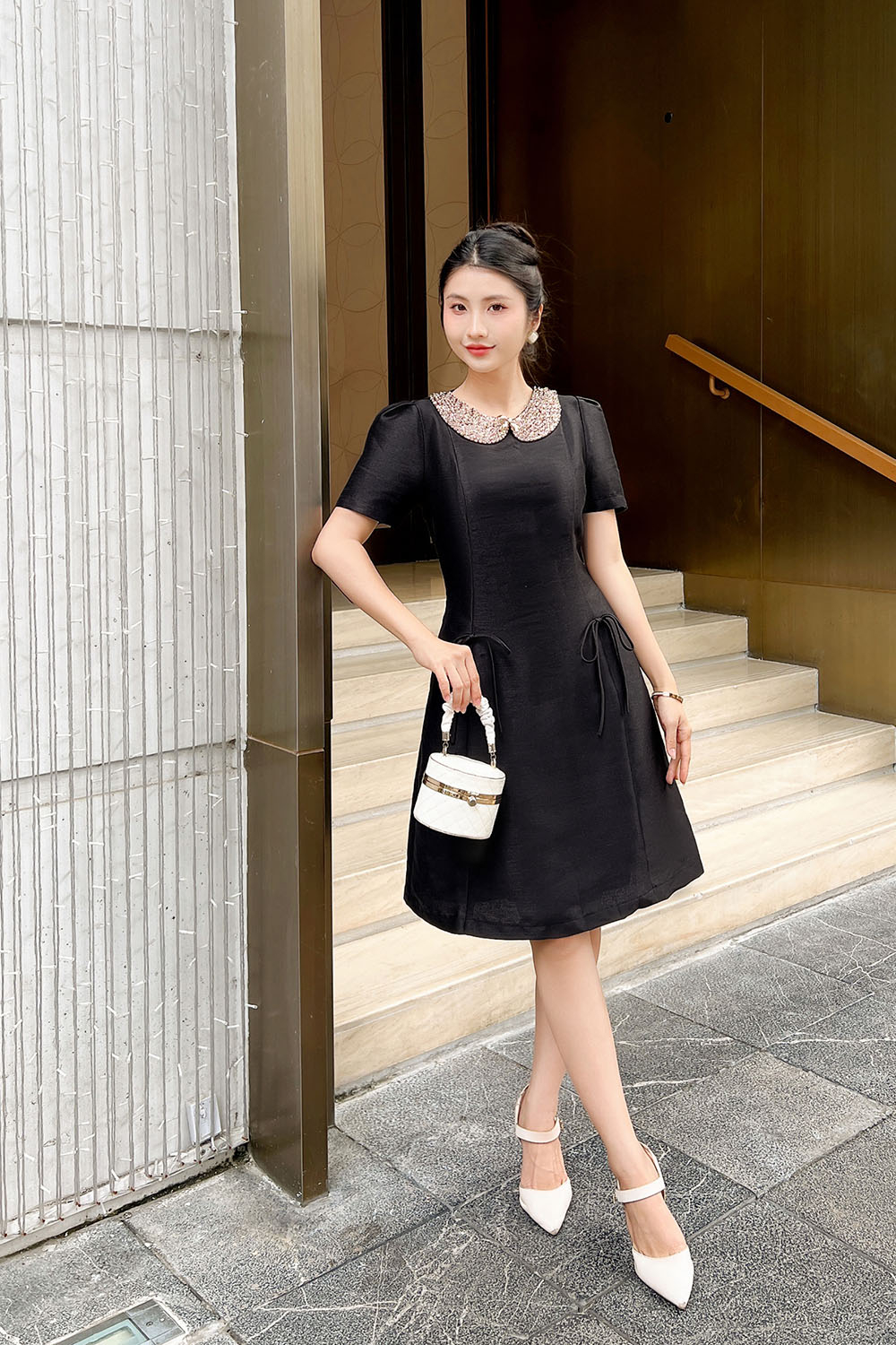 Đầm đen dự tiệc dáng chữ A cổ đính đá
