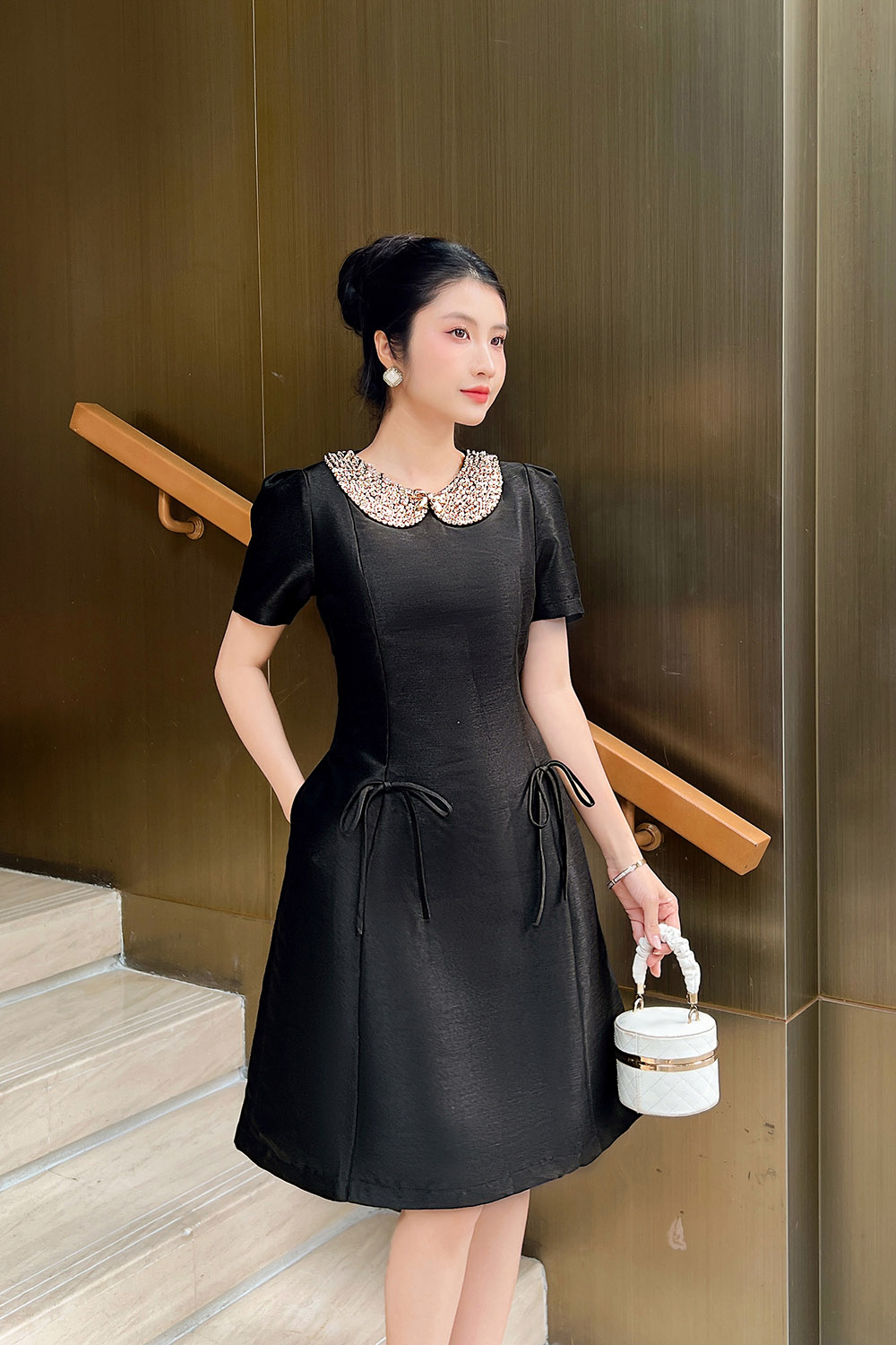 Đầm đen dự tiệc dáng chữ A cổ đính đá KK174-14