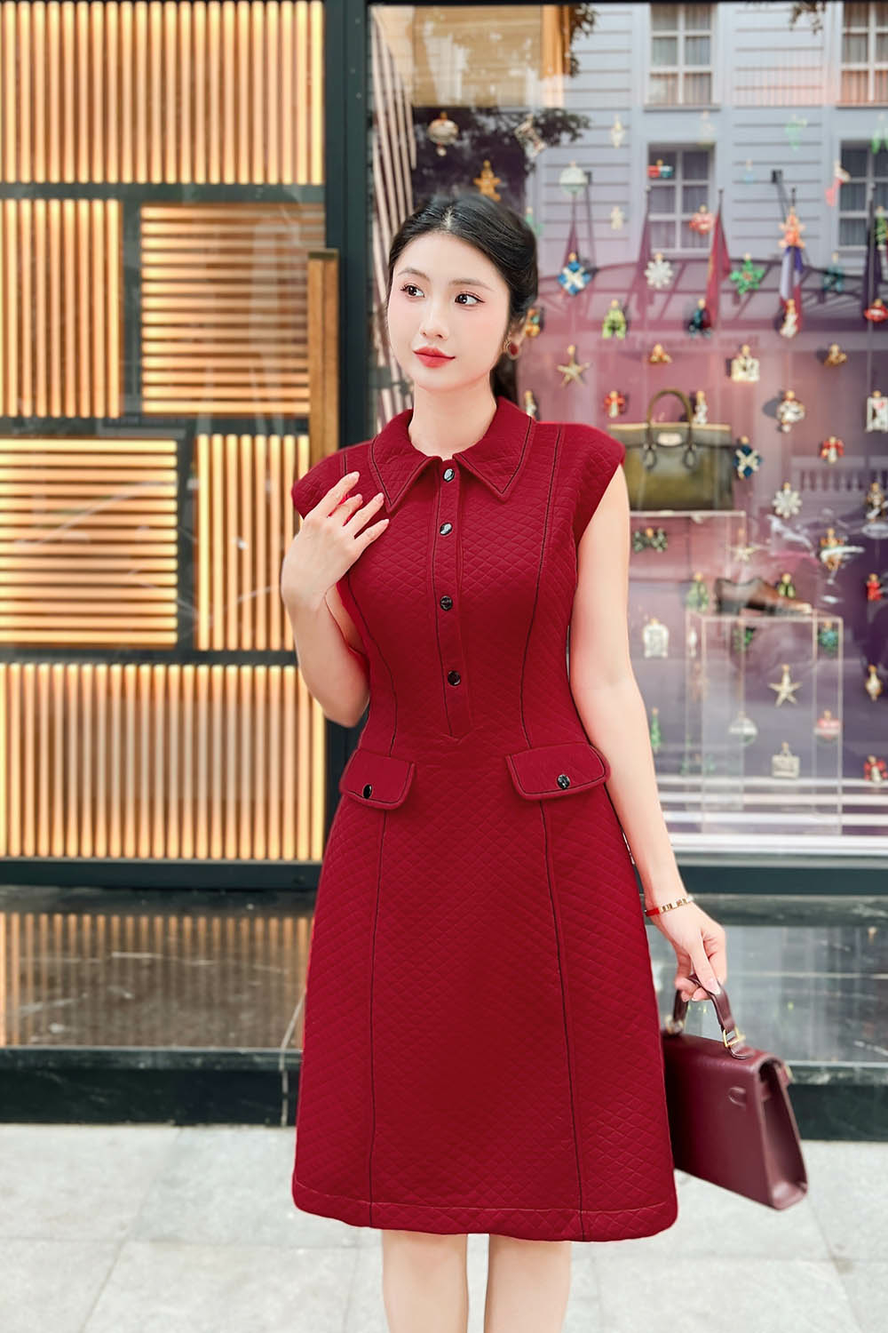 Đầm đỏ dáng chữ A cổ sơ mi phối nút