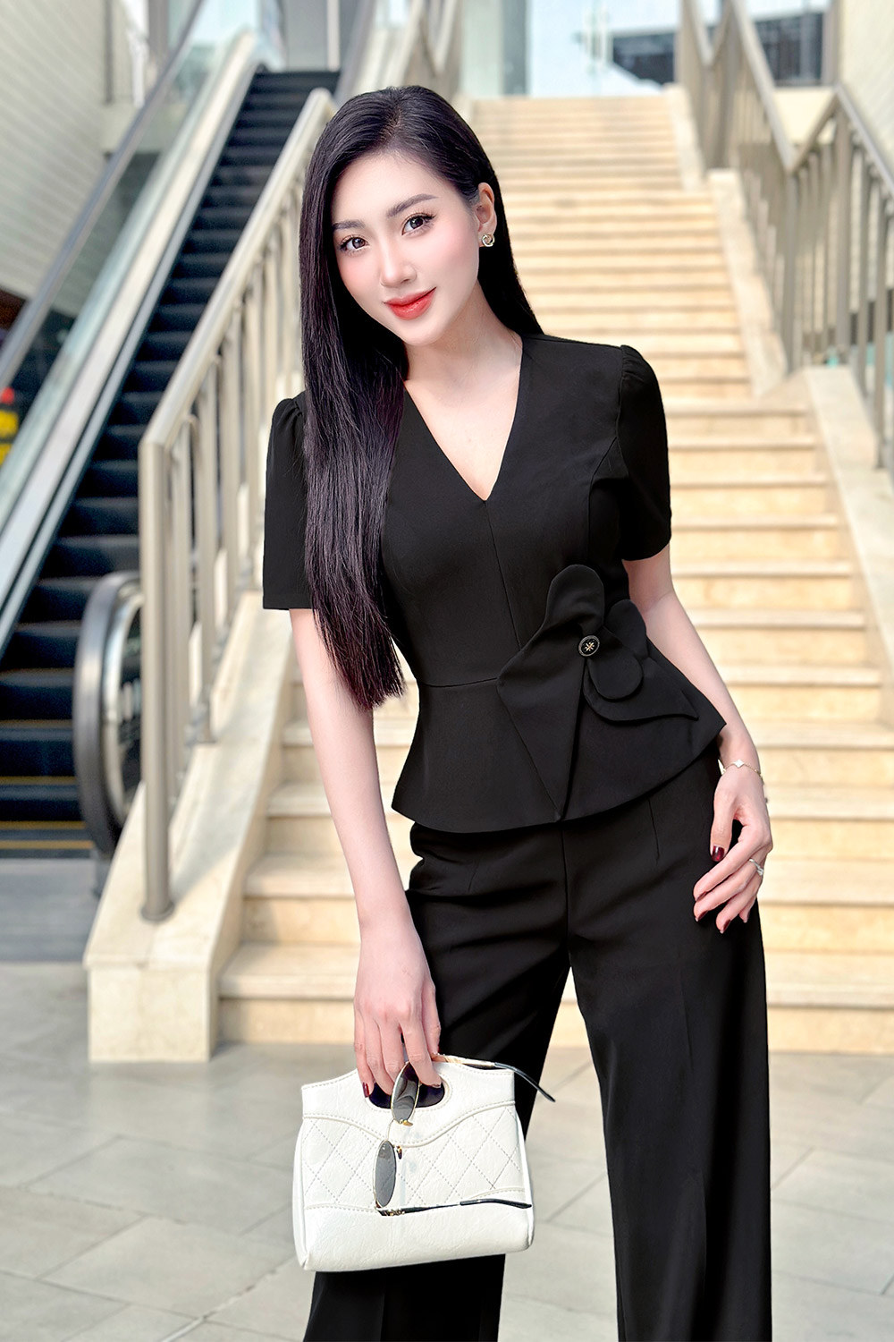 Áo kiểu nữ đen peplum eo đính hoa