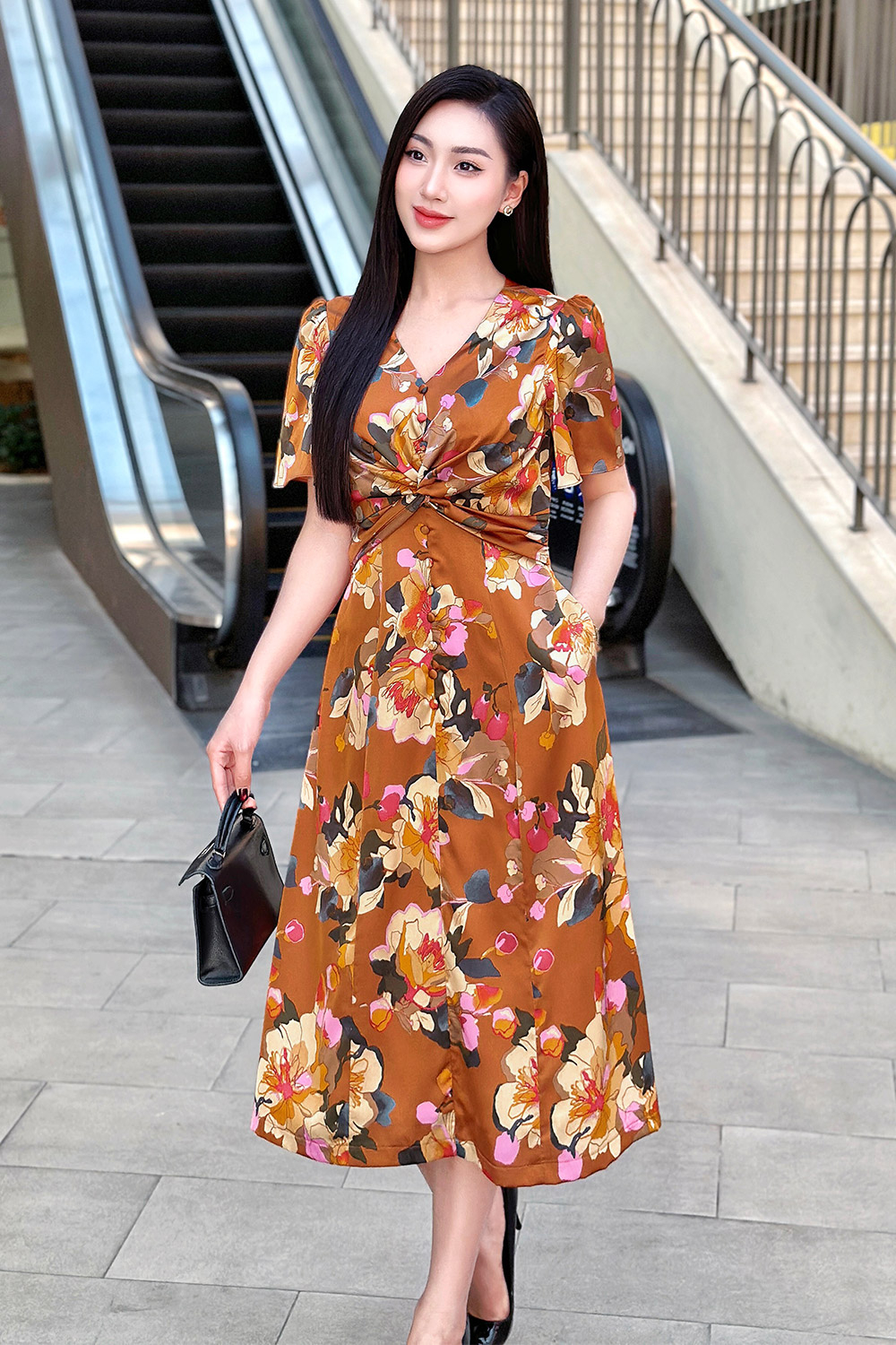 Đầm lụa họa tiết hoa dáng xòe