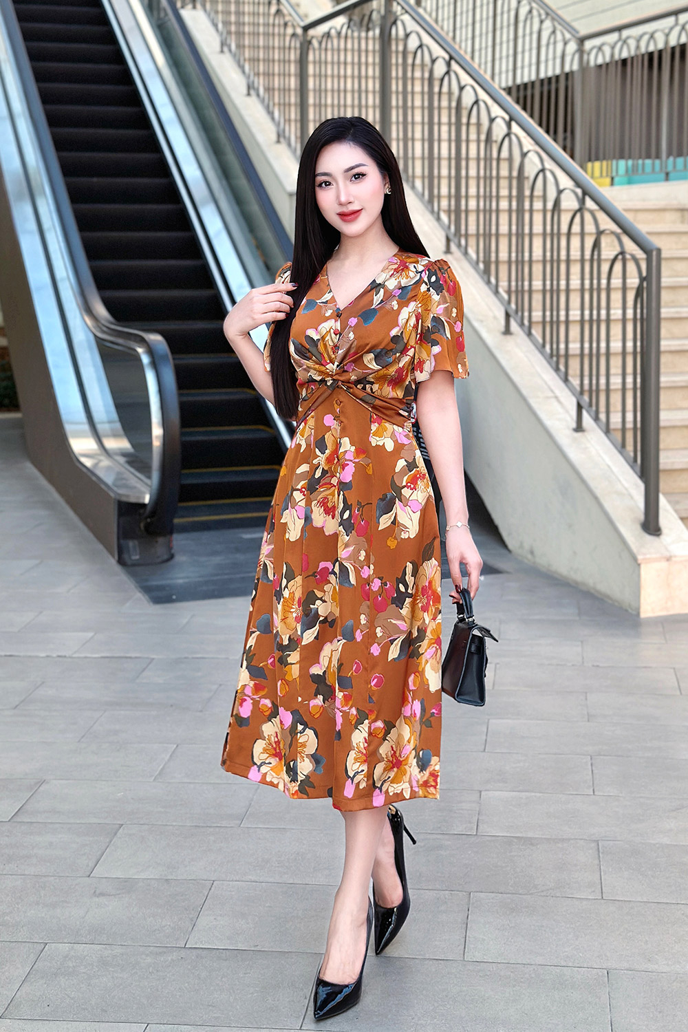 Đầm lụa họa tiết hoa dáng xòe