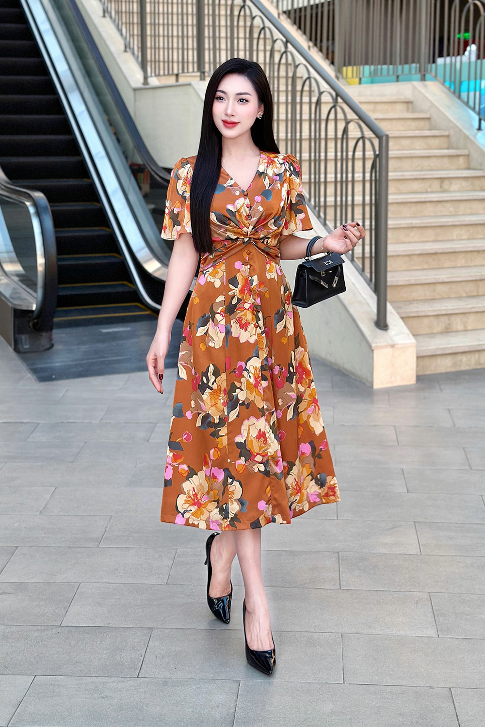 Đầm lụa họa tiết hoa dáng xòe