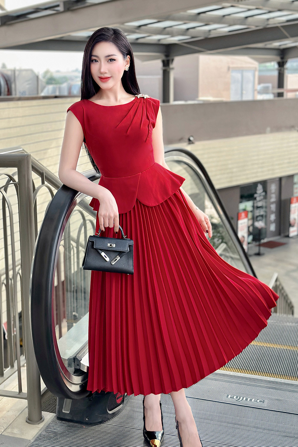 Đầm peplum dự tiệc màu đỏ xếp ly