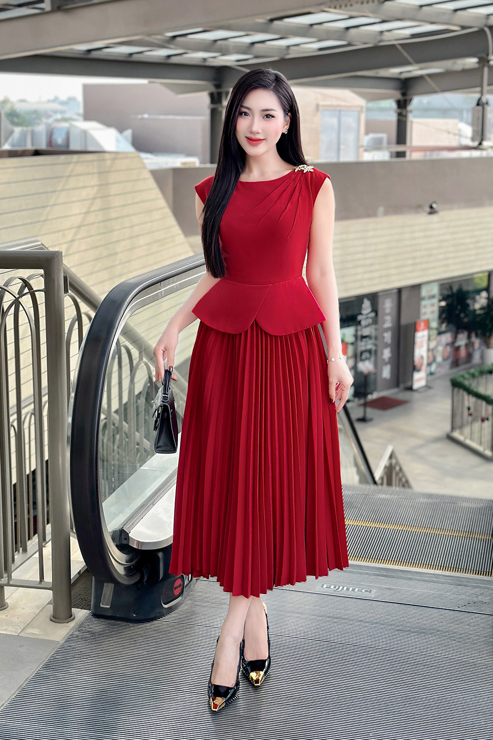 Đầm peplum dự tiệc màu đỏ xếp ly
