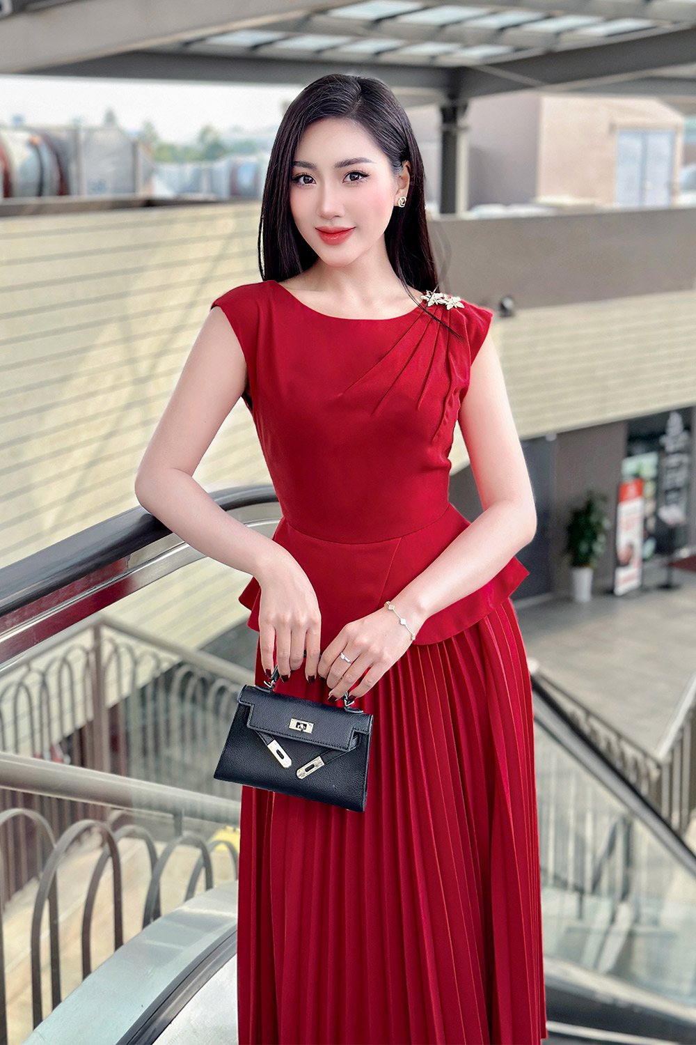 Đầm peplum dự tiệc màu đỏ xếp ly