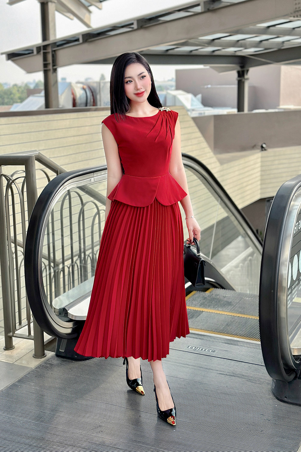 Đầm peplum dự tiệc màu đỏ xếp ly