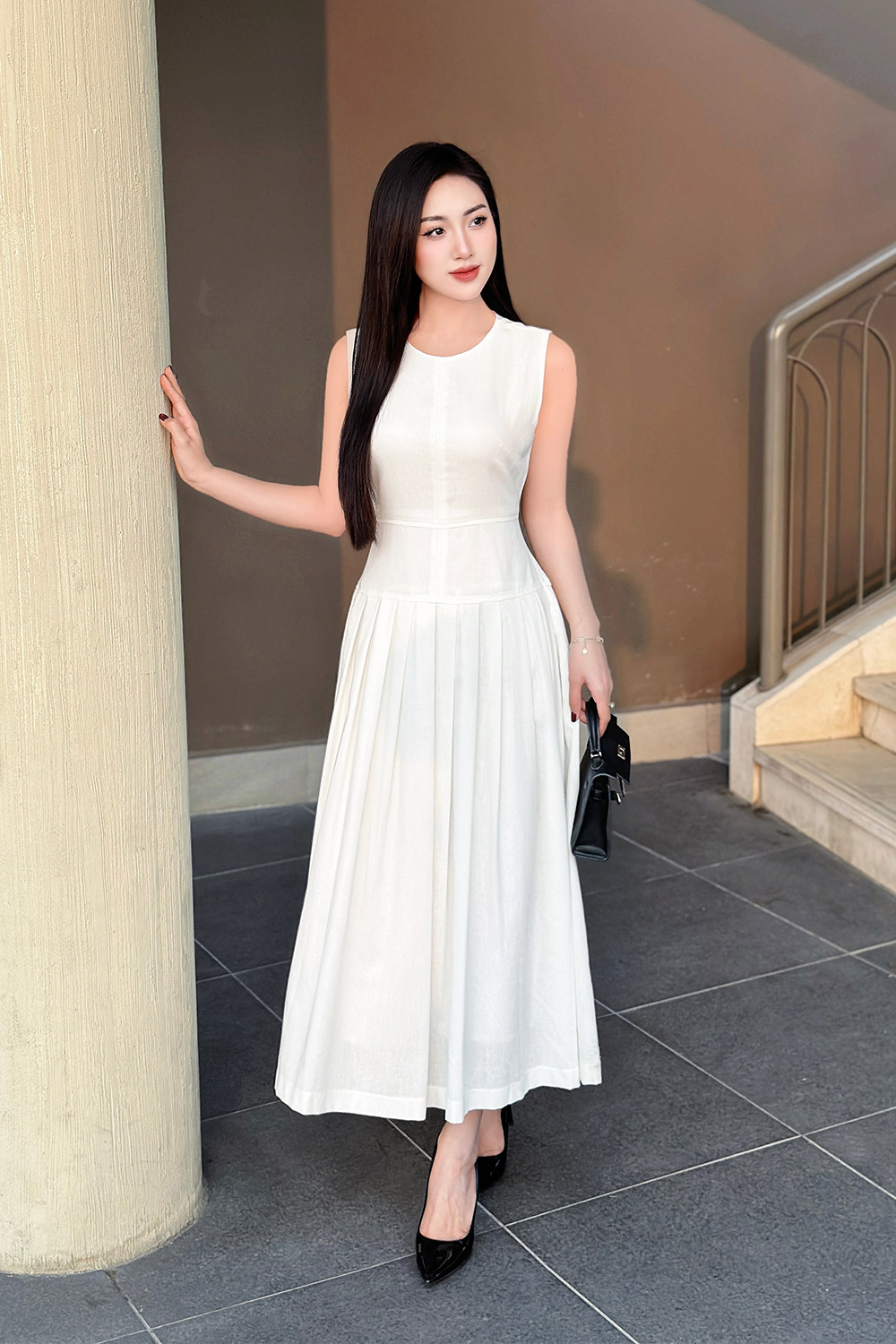 Đầm trắng linen dáng dài xếp ly