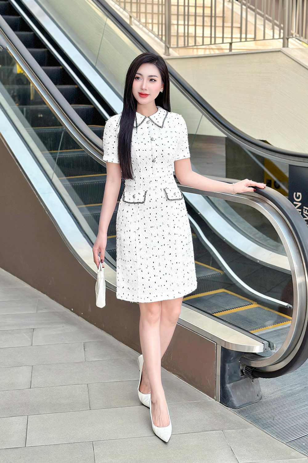 Đầm tweed trắng cổ sơ mi dáng ôm