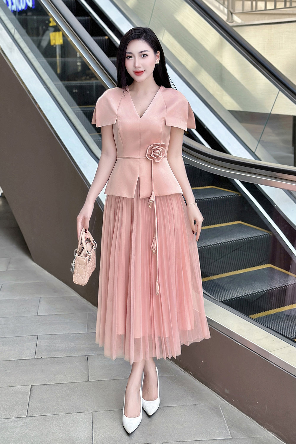 Đầm xòe xếp ly dự tiệc màu hồng eo đính hoa