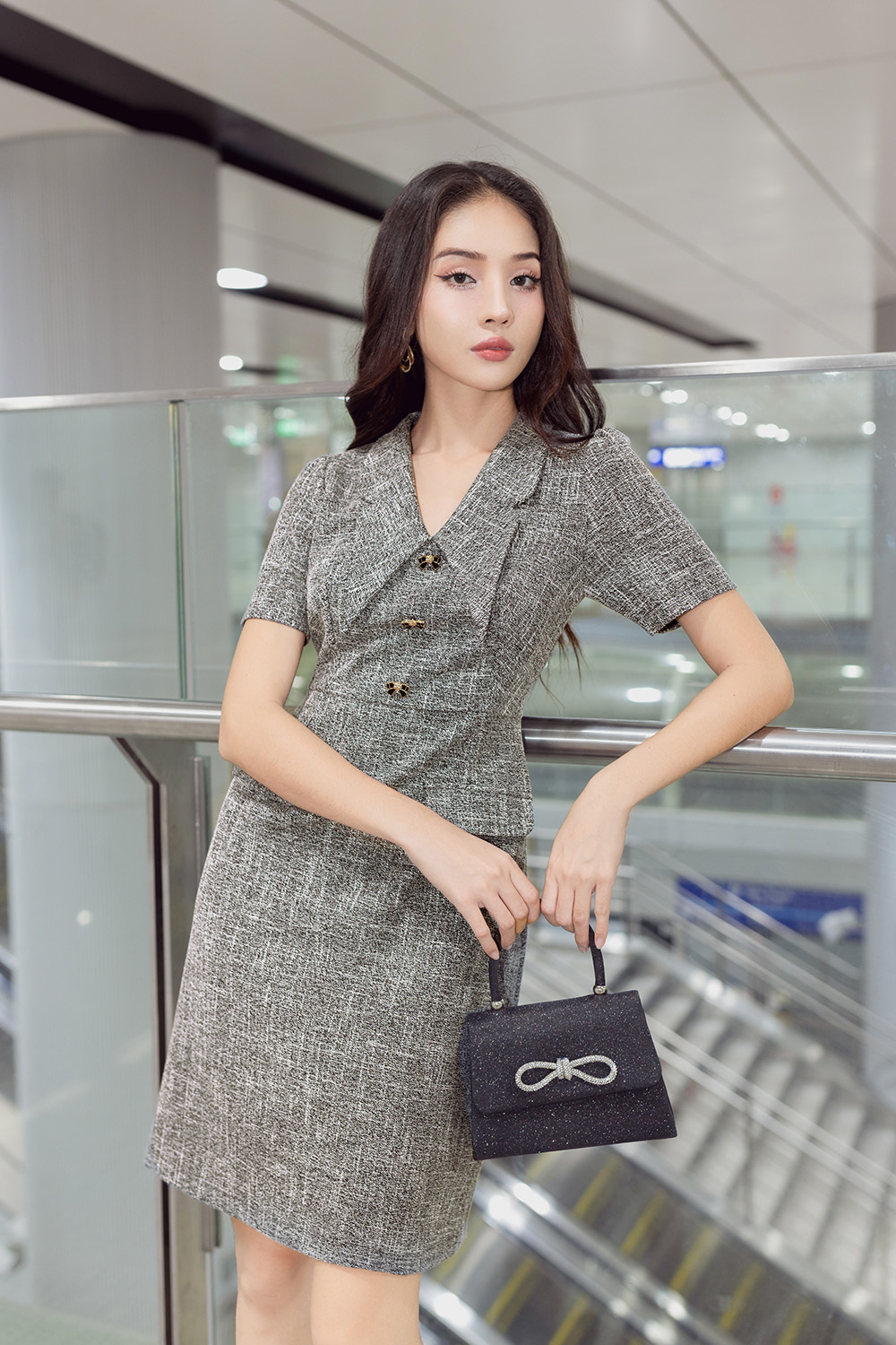 Đầm chữ A cổ sen nhọn tay ngắn