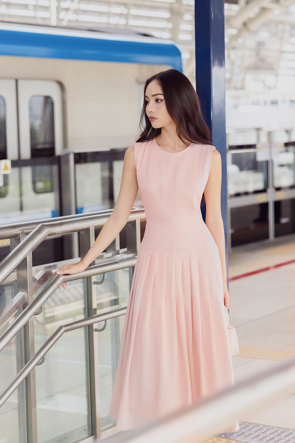 Đầm linen dáng xòe dài xếp ly màu hồng