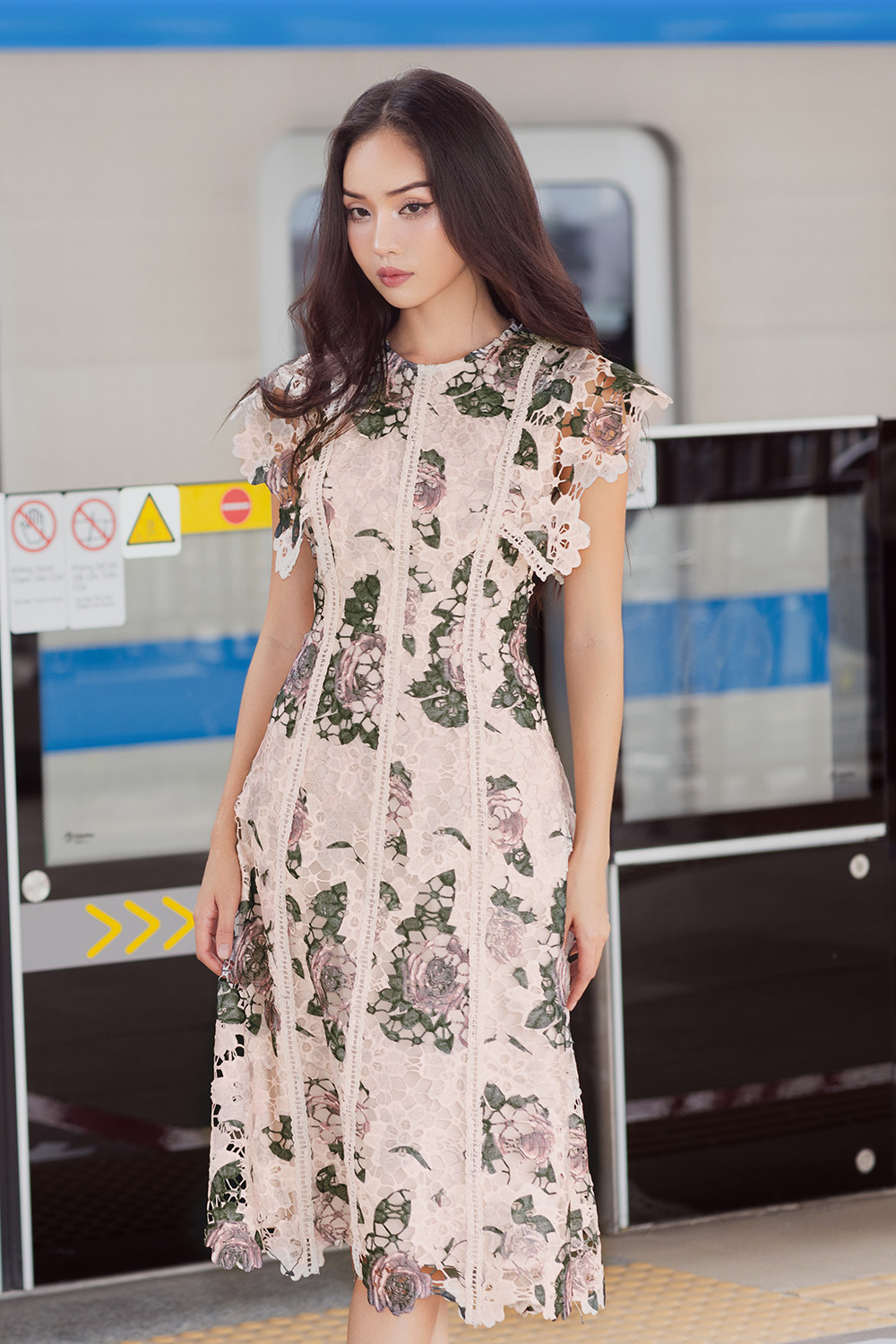 Đầm ren cao cấp dự tiệc dáng xòe