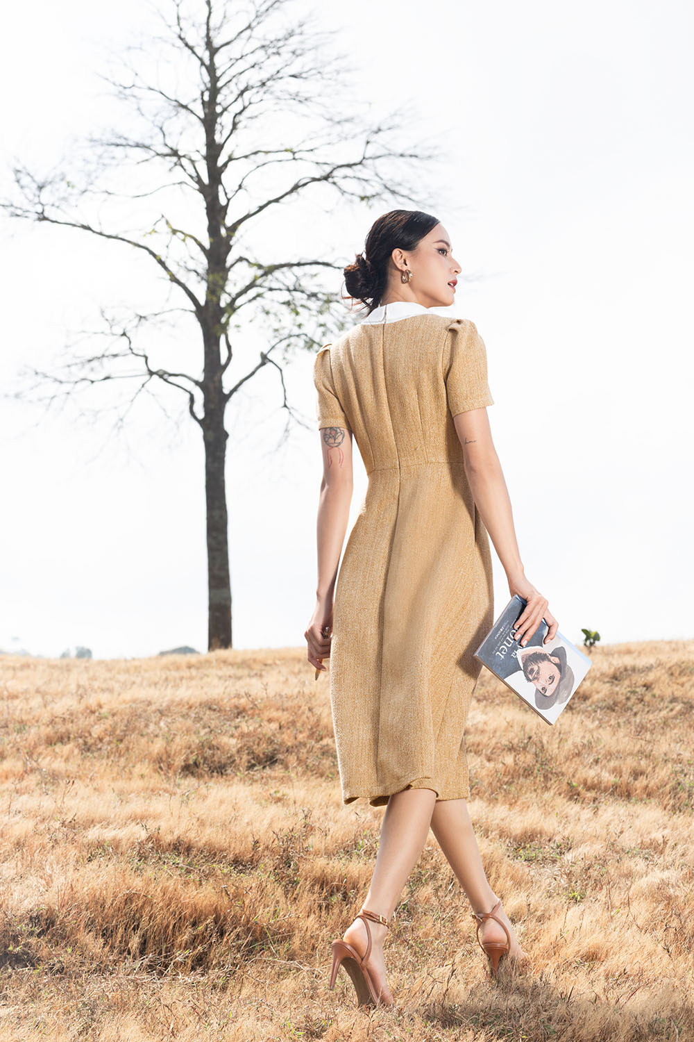 Đầm sơ mi chữ A dáng dài cổ phối màu